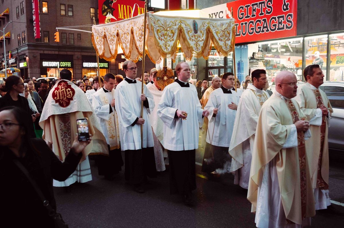 Jesus Eucarístico atrai milhares de fiéis na Times Square, Nova Iorque