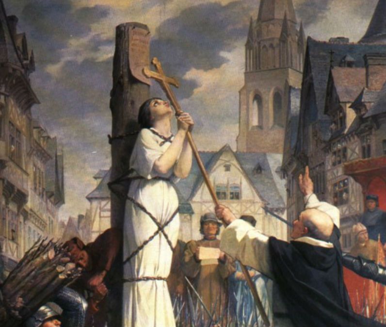Fazer da oração o fio condutor dos nossos dias como Santa Joana D'Arc, nos ensina Bento XVI