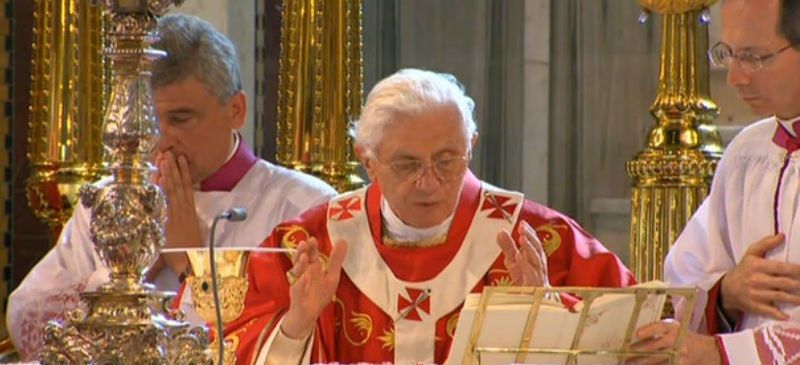 Tu és Pedro: Bento XVI em procissão solene na Catedral de Westminster