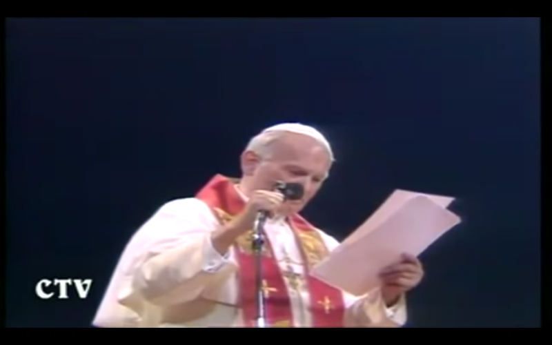 Papa João Paulo II canta "Tu te abeiraste da praia"