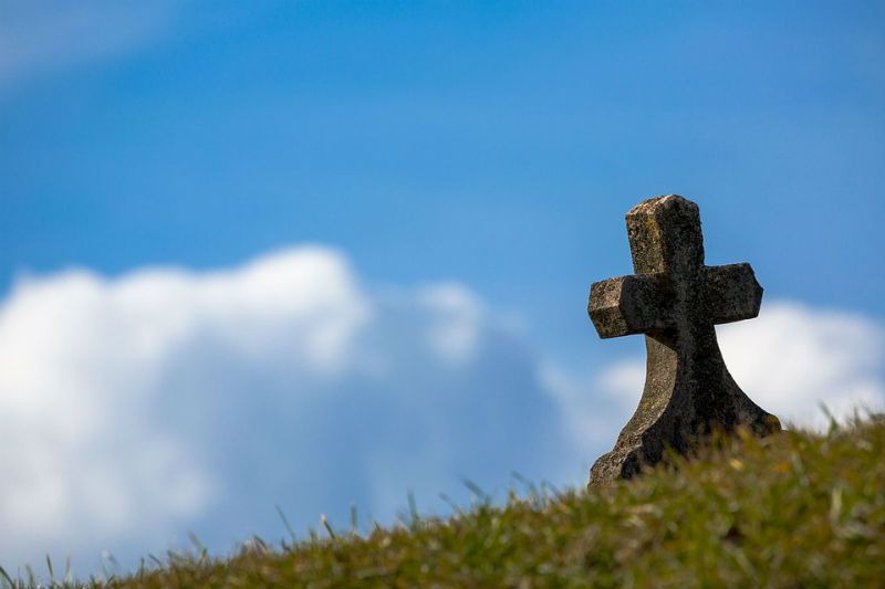 8 pontos sobre as orientações da Igreja sobre o sepultamento dos fiéis defuntos