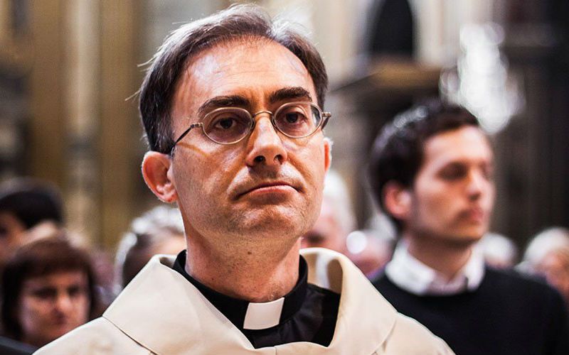 Executivo de sucesso abandona a carreira para virar sacerdote
