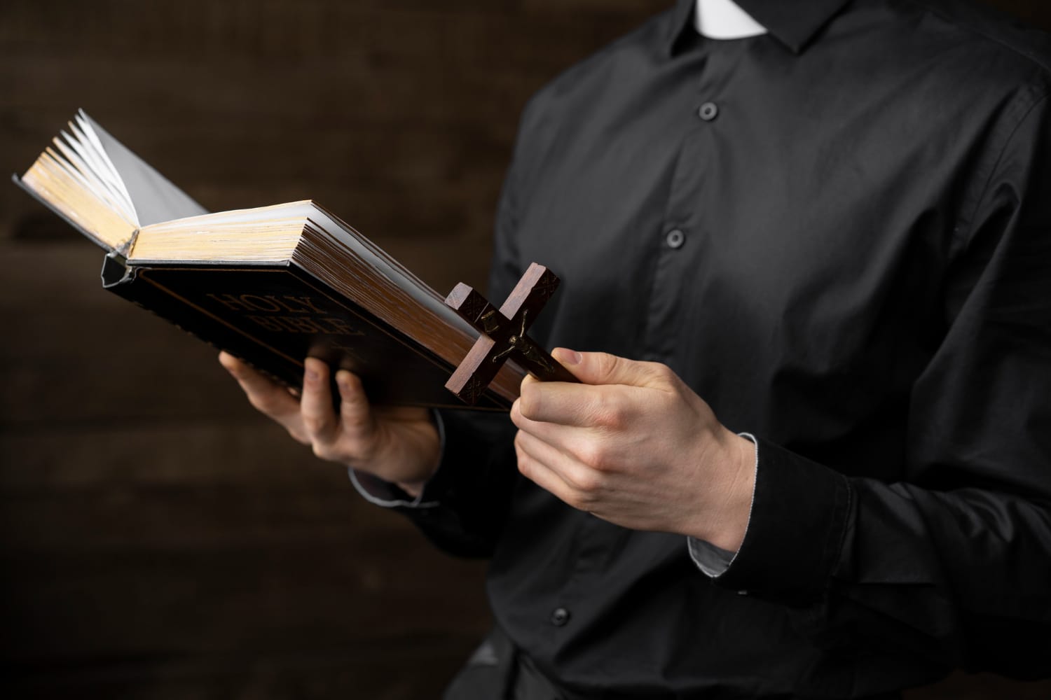 Exorcista revela: 5 brechas que abrem caminho ao demônio
