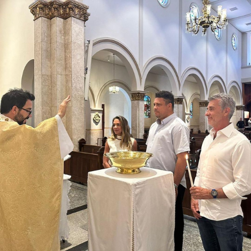 "Dia muito especial": Ronaldo é batizado na Igreja Católica!