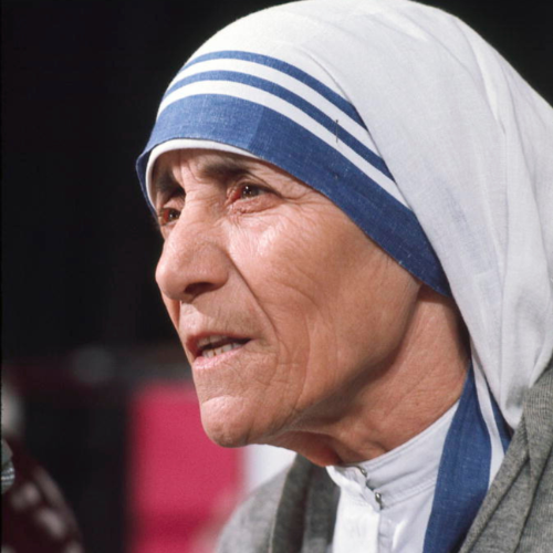 A profunda mensagem de Santa Teresa de Calcutá aos que duvidam da Eucaristia: “Reze”