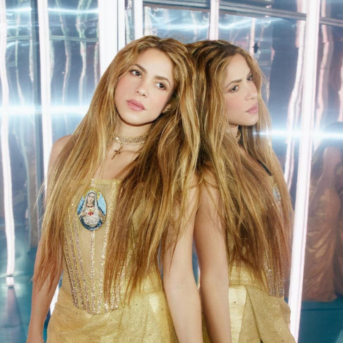 Shakira usa vestido com imagem da Virgem Maria em premiação do Grammy