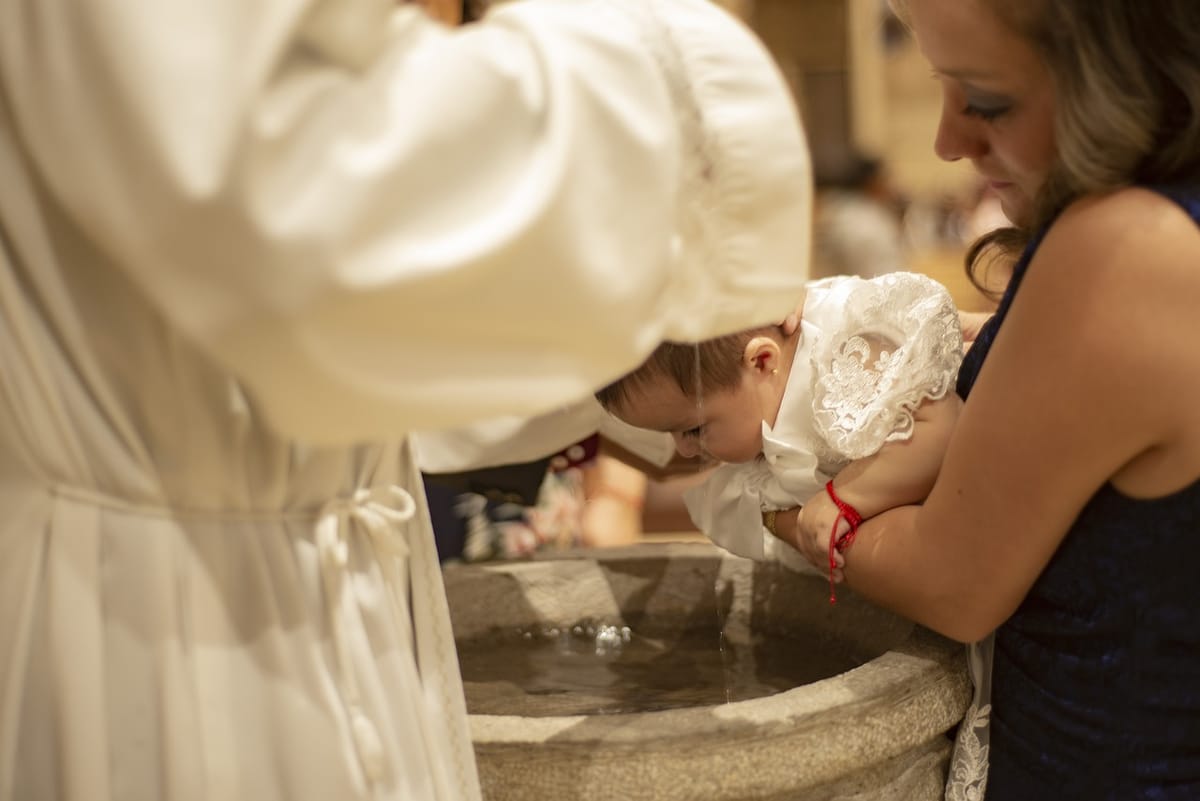 5 coisas que você não sabia sobre a água benta: história, simbolismo e uso na Igreja