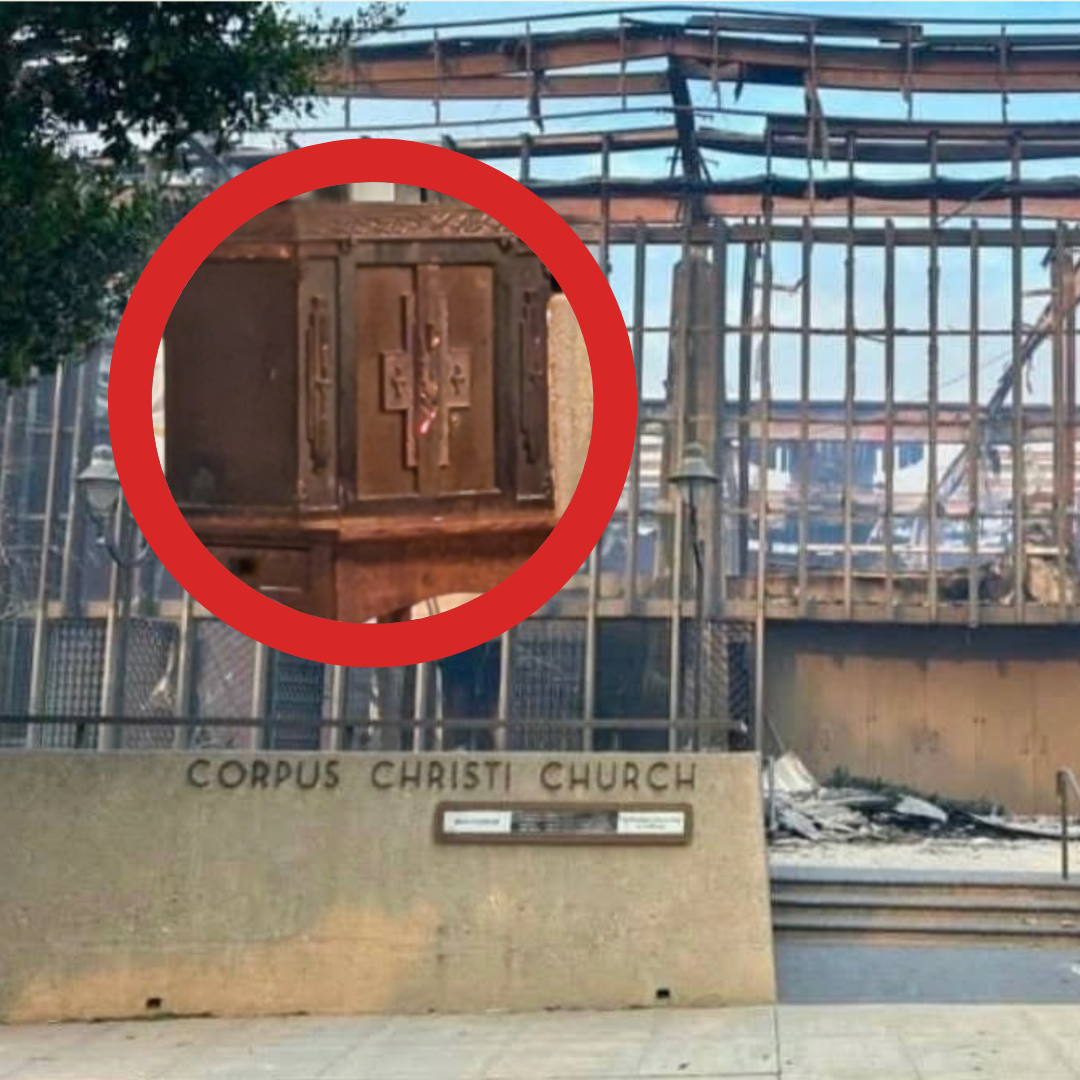 Tabernáculo encontrado intacto após igreja católica ser totalmente destruída pelo incêndio em LA