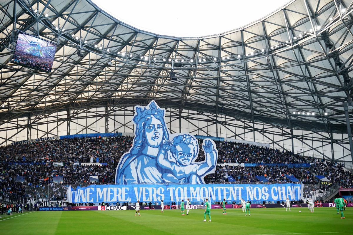 Torcida do Olympique de Marseille exibe mosaico da Virgem Maria e time vence por goleada