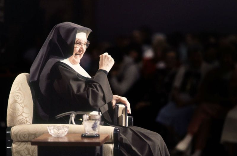 Como uma freira sem dinheiro e sem experiência criou a maior rede católica do mundo
