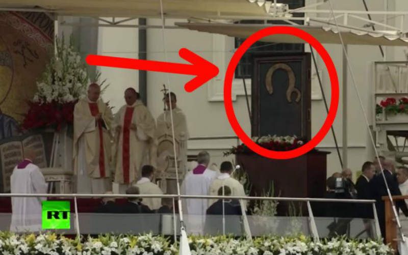 Papa revela porque caiu durante a missa na JMJ