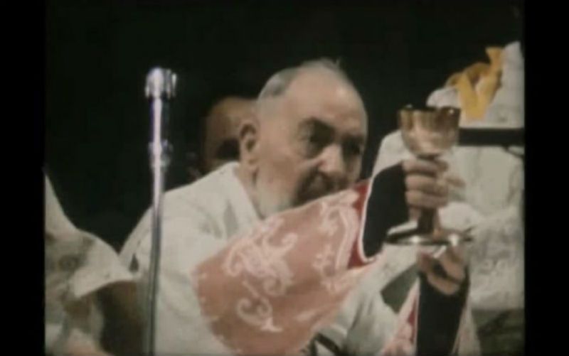 Vídeo raro da última missa de São Padre Pio (ele morreu poucas horas depois)