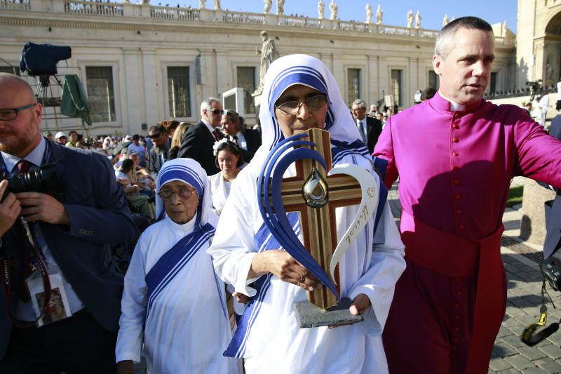 O que significa o relicário usado na canonização de Madre Teresa?