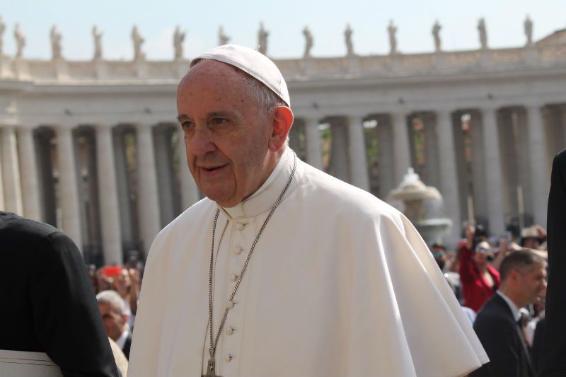 Papa Francisco diz que quem segue a Jesus não pode seguir o horóscopo