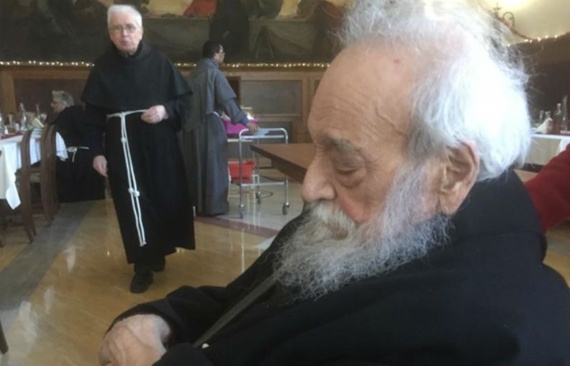 Frei franciscano de 99 anos conheceu 6 santos durante sua vida