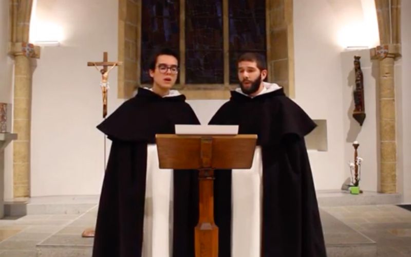Seminaristas dominicanos ensinam canto gregoriano em canal no YouTube
