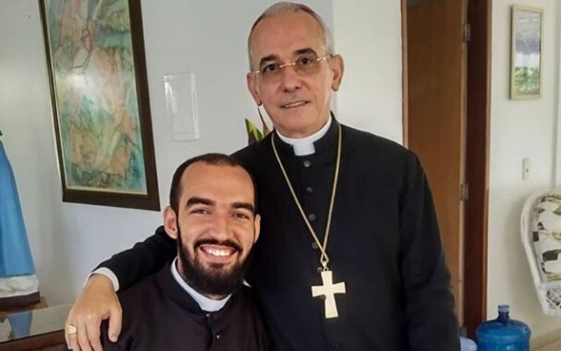 Pe. Gabriel Vila Verde  sobre Dom Henrique: "É bonito na Igreja alguém ser aclamado como santo dessa forma!"