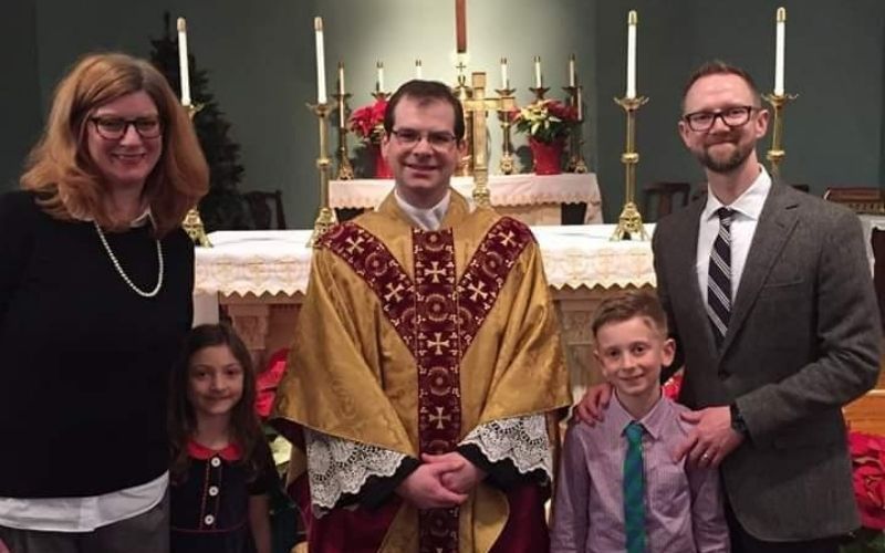 Pastor e sua família se convertem ao catolicismo: "O Senhor me deu um forte desejo pela Verdade"