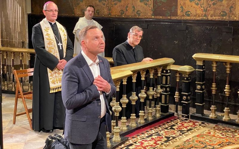 Católico, presidente da Polônia é reeleito e vai ao Santuário de Częstochowa agradecer