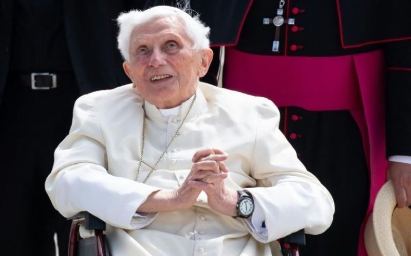 Papa Bento XVI está doente e com saúde "muito frágil" desde sua visita à Alemanha