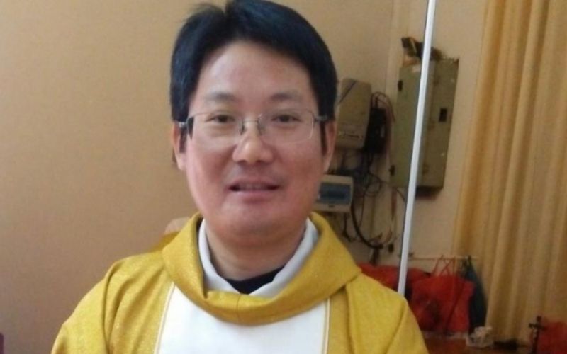 Padre católico é sequestrado por não querer mudar para igreja submetida ao Partido Comunista Chinês
