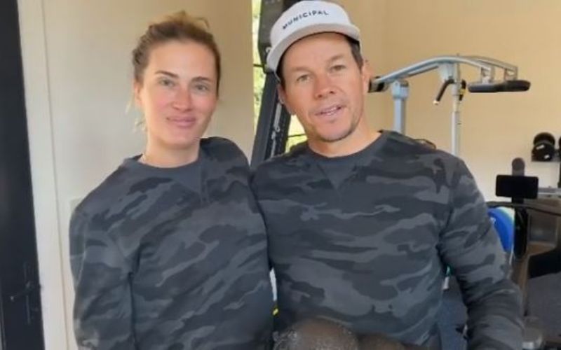 Ator Mark Wahlberg e esposa incentivam casais a rezarem juntos
