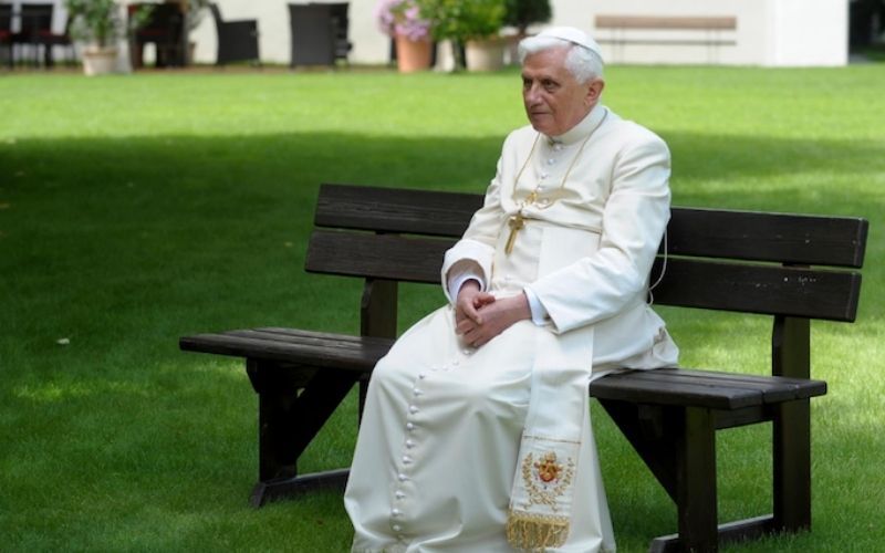 Melhora na saúde! Bento XVI volta a passear nos jardins do Vaticano