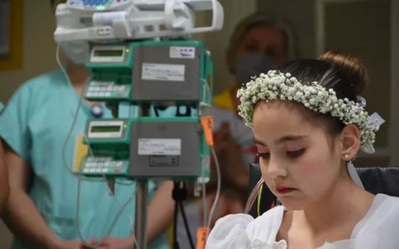 Morre menina de 10 anos que fez sua Primeira Comunhão no hospital