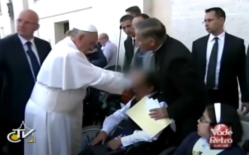 O Papa Francisco realizou um exorcismo no Vaticano? Entenda o que aconteceu