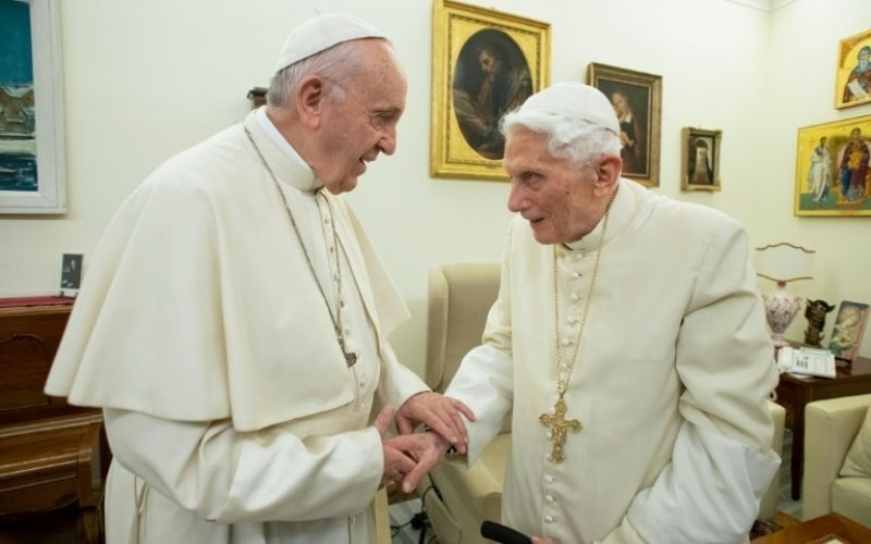 Papas Francisco e Bento XVI serão vacinados contra a Covid-19