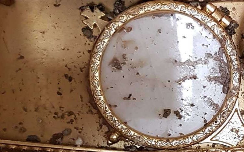 Hóstia consagrada é encontrada intacta após incêndio em Madri