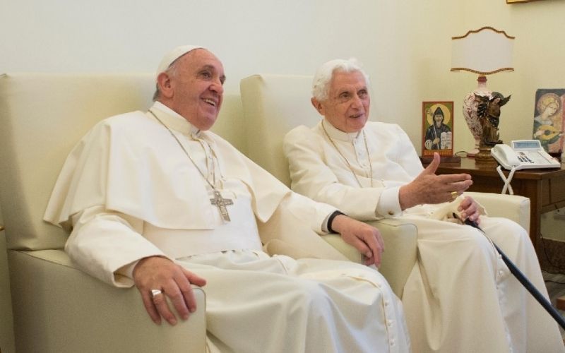 Papa Francisco e Bento XVI recebem segunda dose da vacina contra Covid-19