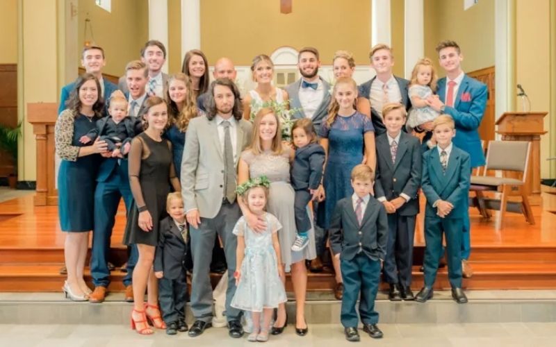 Casal católico com 14 filhos conta segredo para viver sem dívidas
