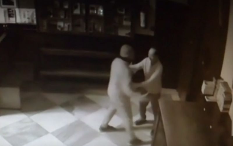 [Vídeo] Homem tenta roubar objetos da sacristia e é impedido por sacerdote