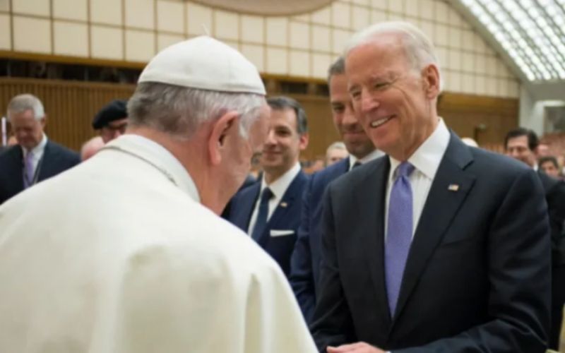 Vaticano rejeita presença de Joe Biden em missa do Papa Francisco
