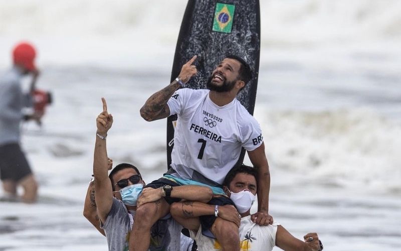 Ouro nas Olimpíadas de Tóquio, surfista brasileiro conta que rezava todo dia às 3h