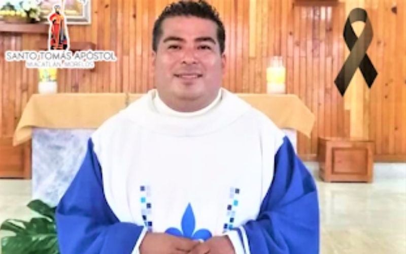 Sacerdote é assassinado dentro da própria paróquia no México