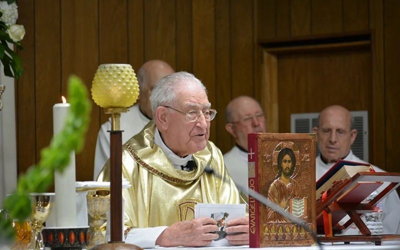 O inspirador testemunho do padre que tem 100 anos e ainda é pároco