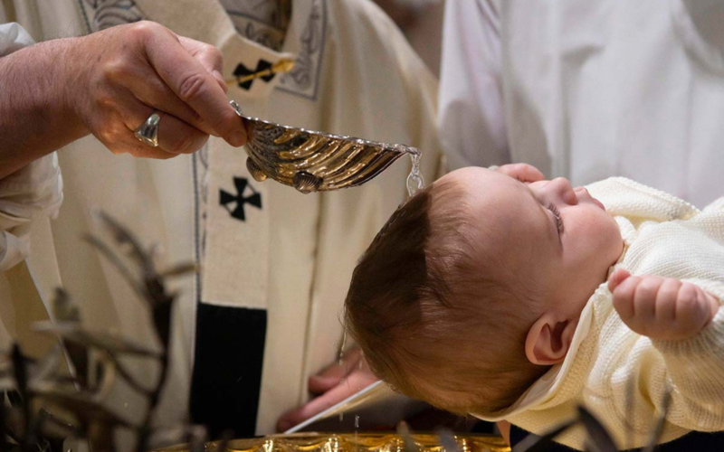 Diocese suspende padrinhos de batismo e confirmação