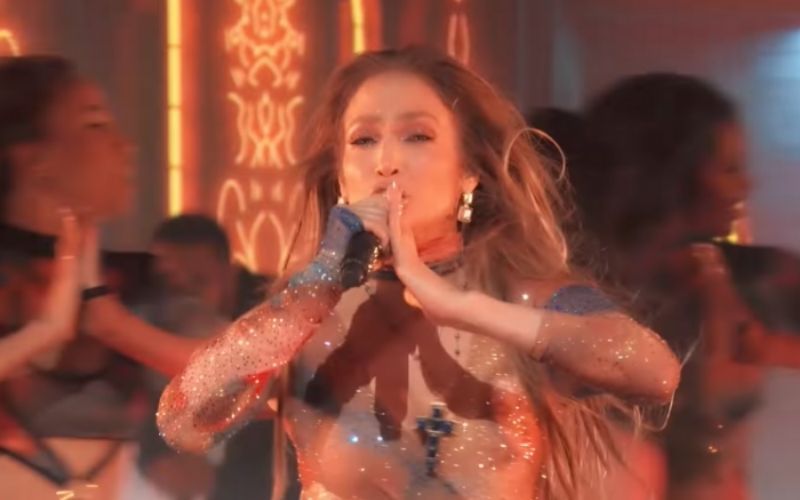 Jennifer Lopez gera polêmica com música nova que insulta a fé católica