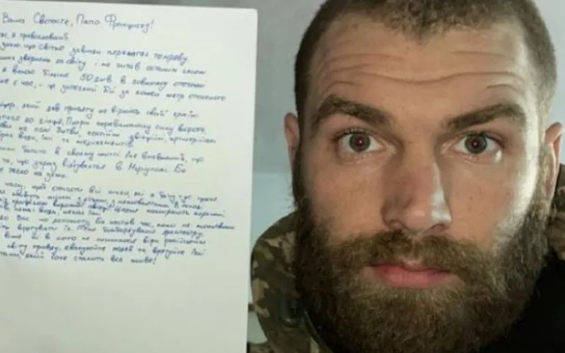 Soldado ucraniano em Mariupol escreve carta desesperada ao Papa Francisco