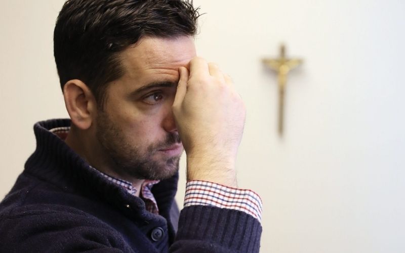 5 momentos em que os católicos deveriam fazer o Sinal da Cruz