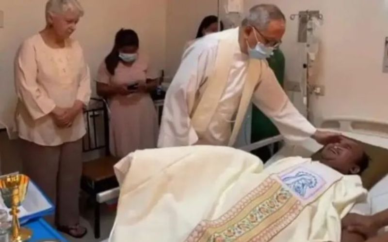 Seminarista com câncer terminal é ordenado sacerdote em cama de hospital