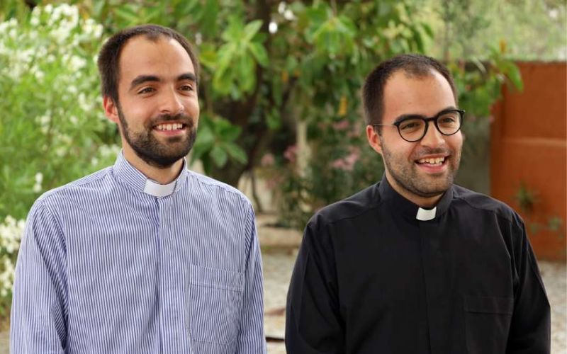 Irmãos gêmeos são ordenados sacerdotes: "O primeiro seminário foi a família"