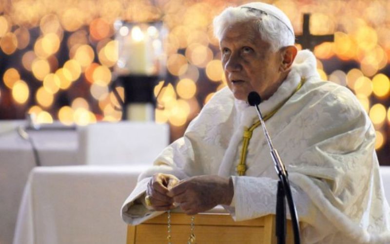 O segredo do Papa Bento XVI para rezar o Santo Terço