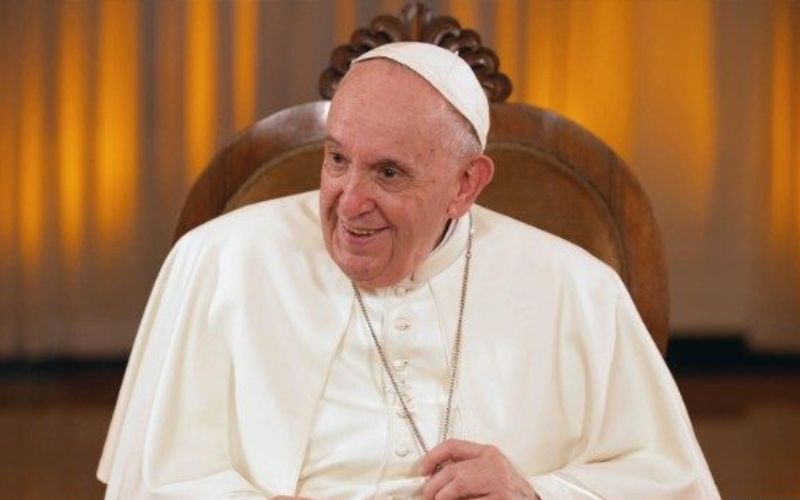 Papa Francisco descarta ordenação de mulheres em entrevista recente