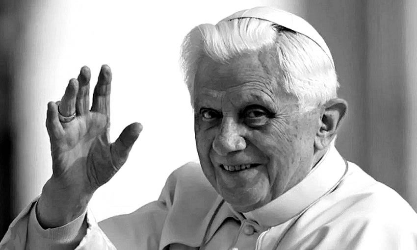 URGENTE: Morre Papa Bento XVI