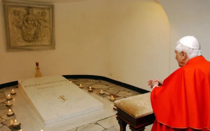 Papa Bento XVI será enterrado onde ficou túmulo de São João Paulo II