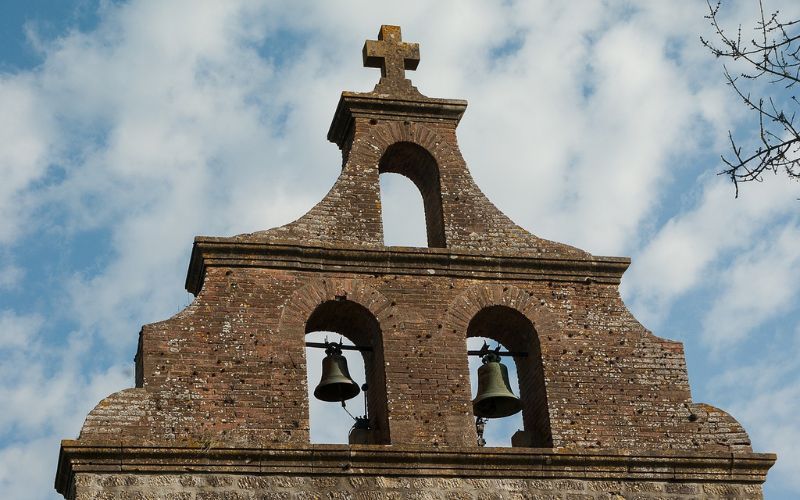 Por que as igrejas têm sinos e como eles são tocados