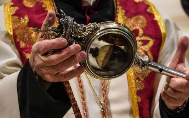 No dia de sua festa, o milagre do sangue de São Januário se repete; veja o vídeo!